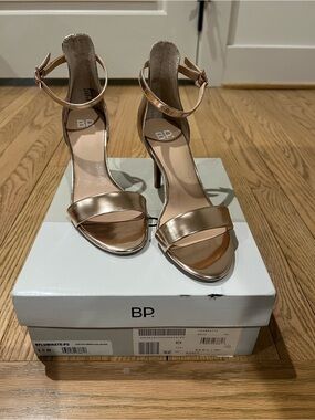 NWT Nordstrom’s bp Metallic Rose Gold Ankle-Strap Heels Sz 4.5